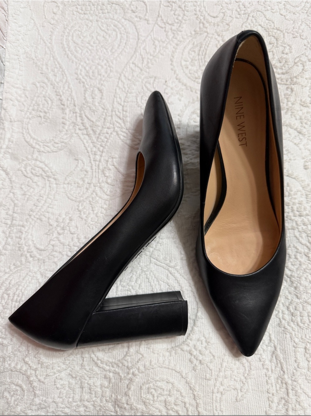 Nine West Black Leather Pointed Toe Heels Size 7.5